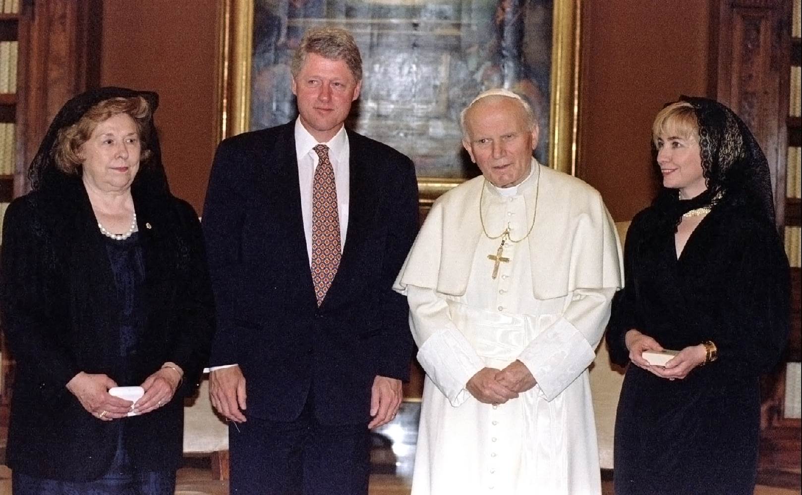 Hillary Clinton velo Papa Wojtyla
